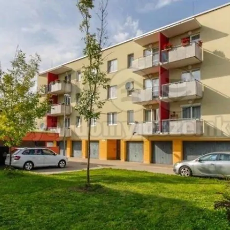 Apartment Family With Parking & Train Station
